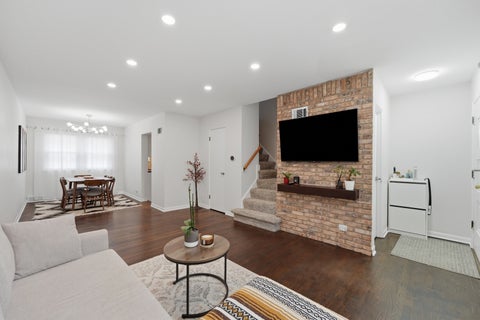 Tiny photo for 221 S Maple Avenue #C, Oak Park, IL 60302 (MLS # 12685202)