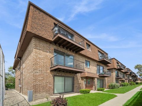 Photo of 9604 Bianco Terrace #C, Des Plaines, IL 60016 (MLS # 12654960)