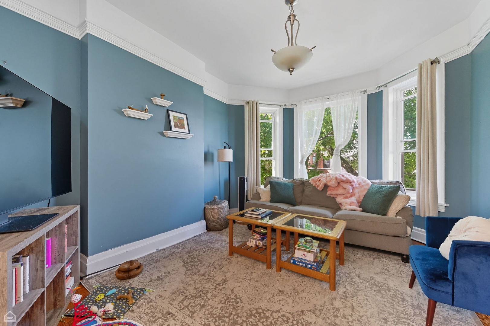 2337 N Sawyer Avenue