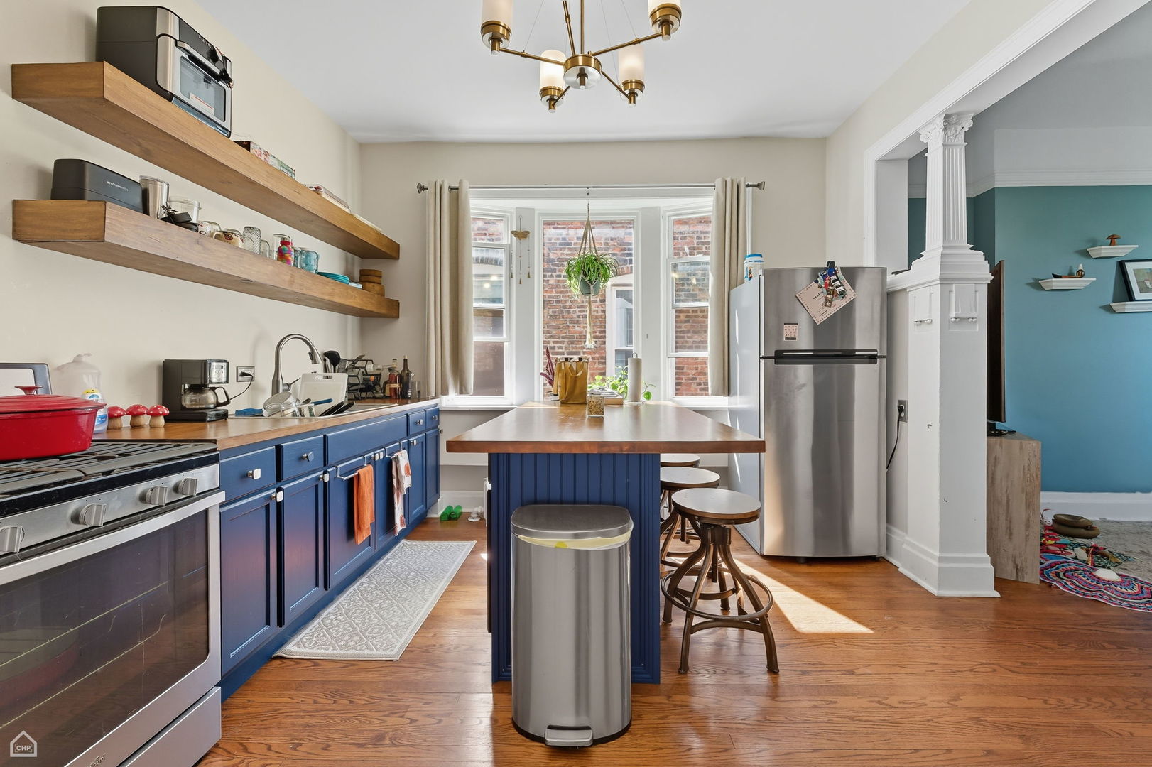 2337 N Sawyer Avenue