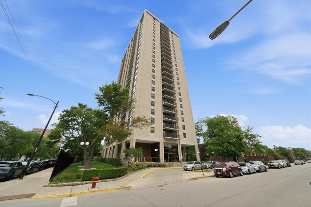 Photo 1 of 26 — 2605 S Indiana Avenue 304, Chicago, IL 60616
