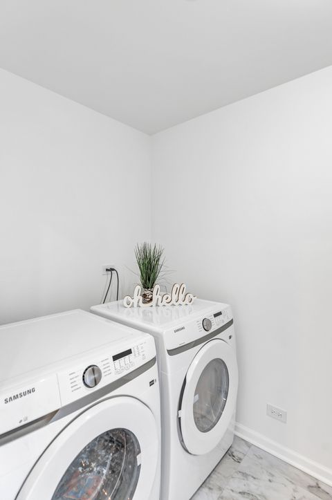 Tiny photo for 2110 S Crambourne Way, Arlington Heights, IL 60005 (MLS # 12581206)