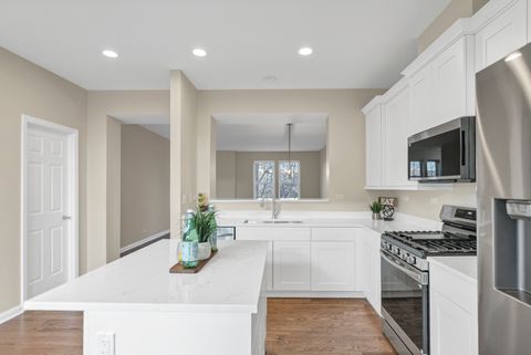 Tiny photo for 2110 S Crambourne Way, Arlington Heights, IL 60005 (MLS # 12581206)