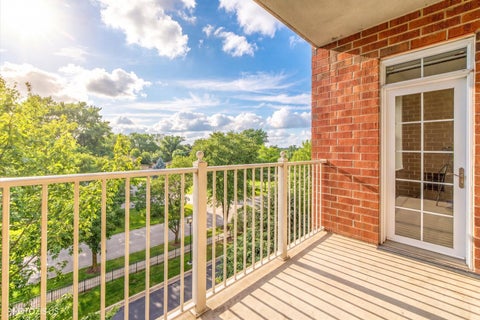 Tiny photo for 1 ITASCA Place #302, Itasca, IL 60143 (MLS # 12728956)