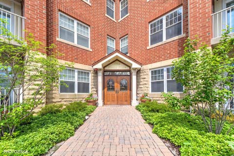 Tiny photo for 1 ITASCA Place #302, Itasca, IL 60143 (MLS # 12728956)