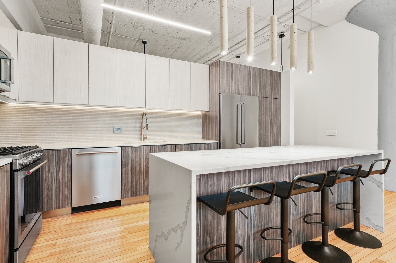 333 W Hubbard Street 608