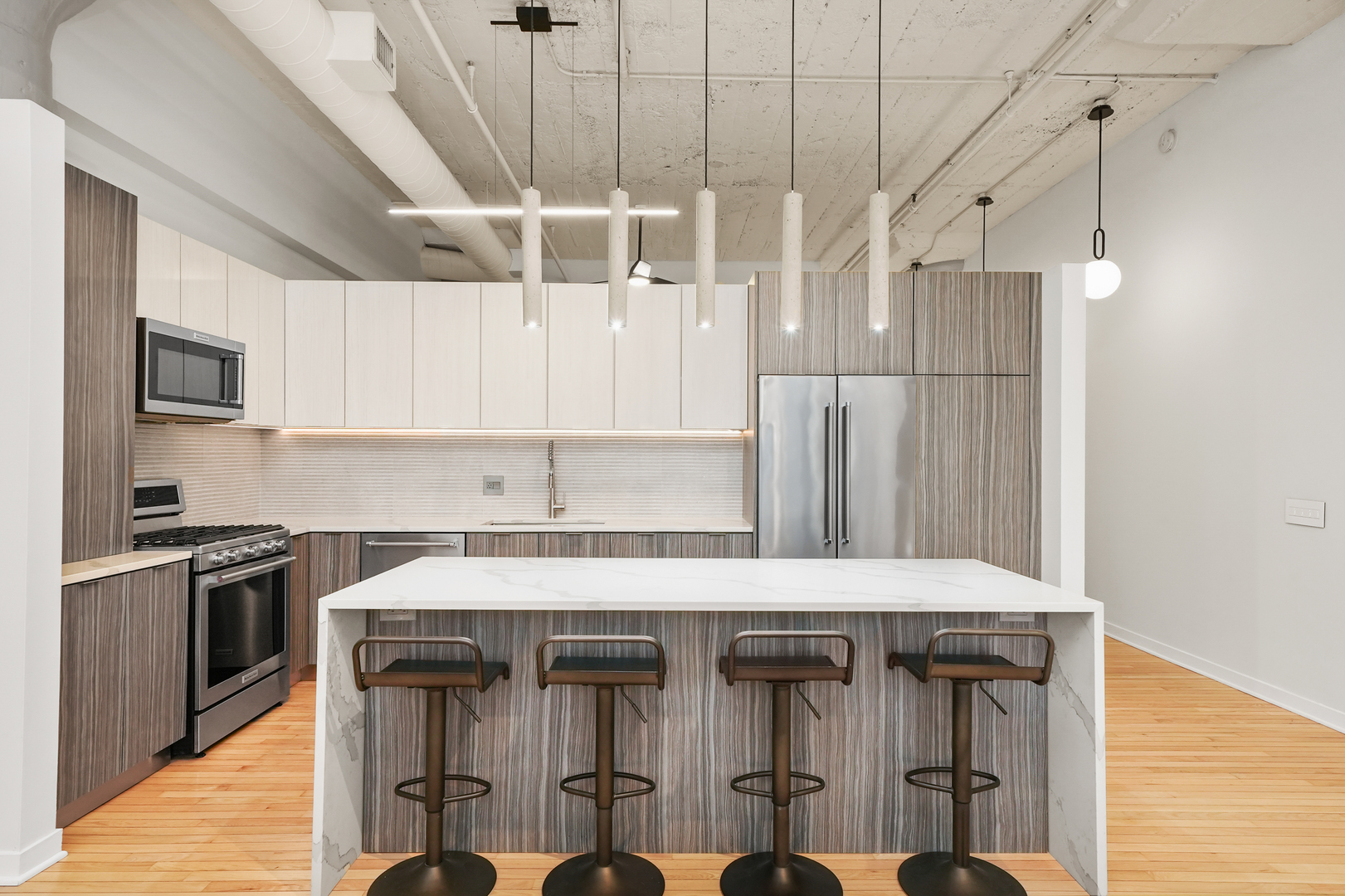 333 W Hubbard Street 608