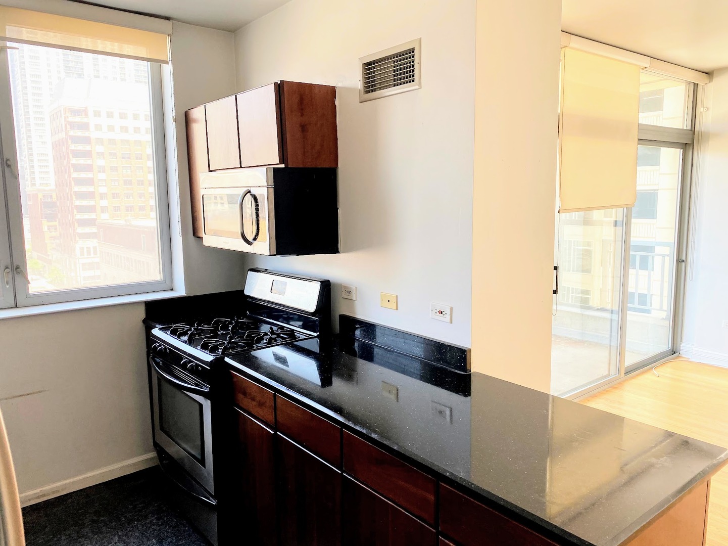 600 N Dearborn Street 811