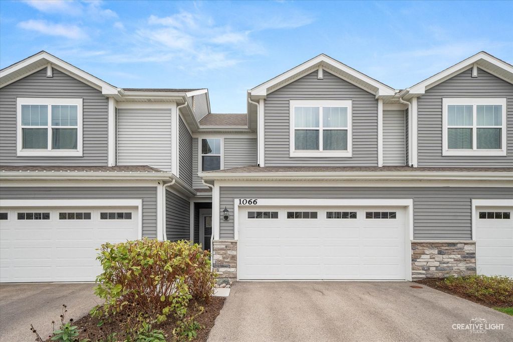 Photo for 1066 Moraine Drive, South Elgin, IL 60177 (MLS # 12502170)