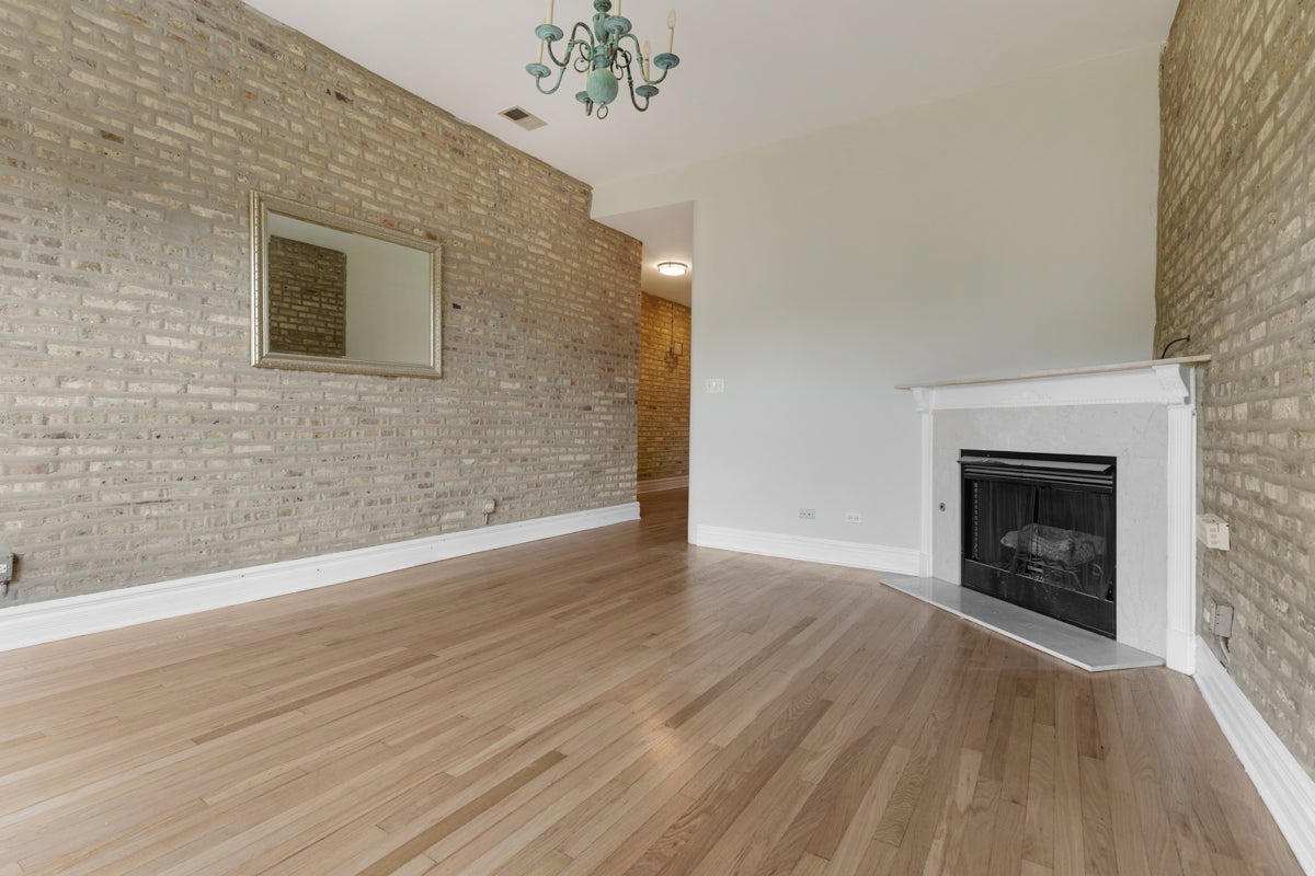 3558 W SHAKESPEARE Street 3E