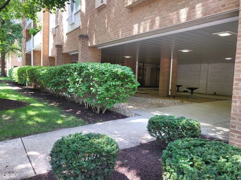 Tiny photo for 203 N KENILWORTH Avenue #2P, Oak Park, IL 60302 (MLS # 12428076)