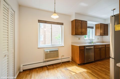 Tiny photo for 203 N KENILWORTH Avenue #2P, Oak Park, IL 60302 (MLS # 12428076)