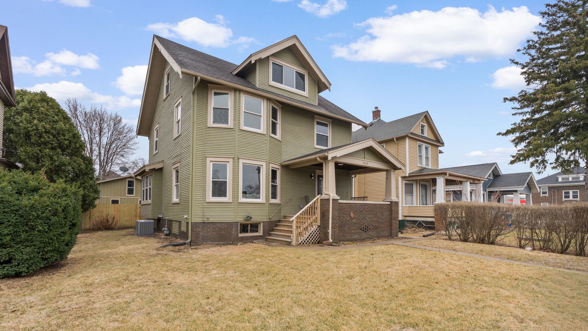 1203 W Locust Street