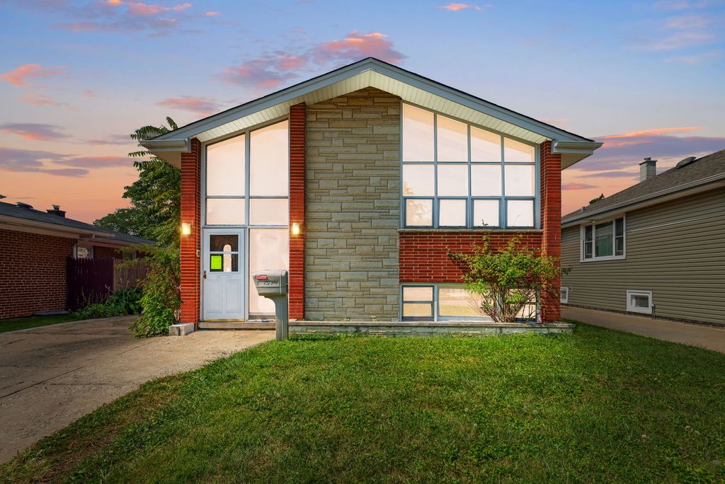 Photo for 1410 N 34th Avenue, Melrose Park, IL 60160 (MLS # 12469549)