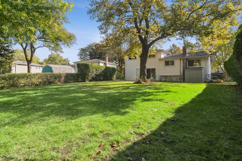 Tiny photo for 2340 N Lafayette Street, Arlington Heights, IL 60004 (MLS # 12461923)