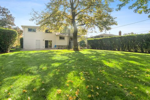 Tiny photo for 2340 N Lafayette Street, Arlington Heights, IL 60004 (MLS # 12461923)