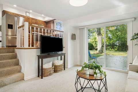 Tiny photo for 2340 N Lafayette Street, Arlington Heights, IL 60004 (MLS # 12461923)