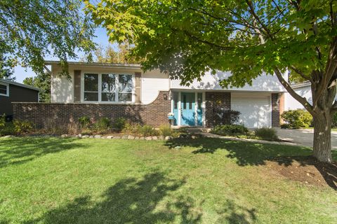 Tiny photo for 2340 N Lafayette Street, Arlington Heights, IL 60004 (MLS # 12461923)