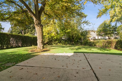 Tiny photo for 2340 N Lafayette Street, Arlington Heights, IL 60004 (MLS # 12461923)