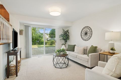 Tiny photo for 2340 N Lafayette Street, Arlington Heights, IL 60004 (MLS # 12461923)