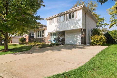 Photo of 2340 N Lafayette Street, Arlington Heights, IL 60004 (MLS # 12461923) Photo of 2340 N Lafayette Street, Arlington Heights, IL 60004 (MLS # 12461923)