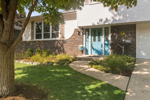 Tiny photo for 2340 N Lafayette Street, Arlington Heights, IL 60004 (MLS # 12461923)