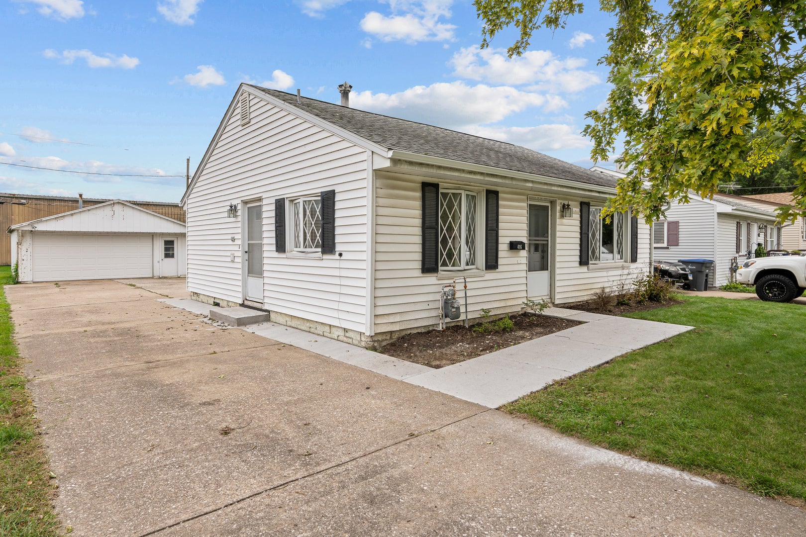 416 4th Street E