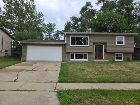 Photo of 423 WALNUT Drive, Streamwood, IL 60107 (MLS # 12462883)