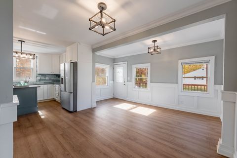 Tiny photo for 702 E Side Drive, Geneva, IL 60134 (MLS # 12504003)