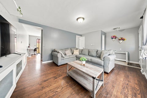 Tiny photo for 207 Linn Court #B, North Aurora, IL 60542 (MLS # 12739462)