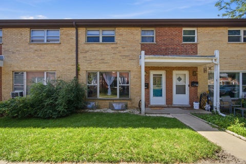 Photo of 207 Linn Court #B, North Aurora, IL 60542 (MLS # 12739462)