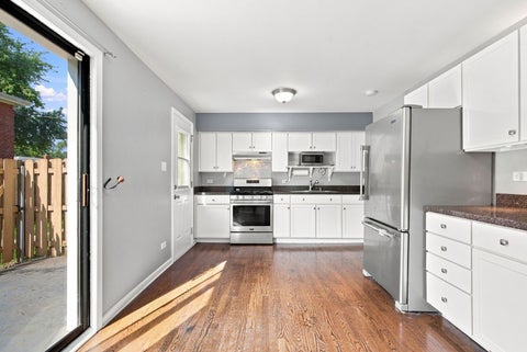 Tiny photo for 207 Linn Court #B, North Aurora, IL 60542 (MLS # 12739462)