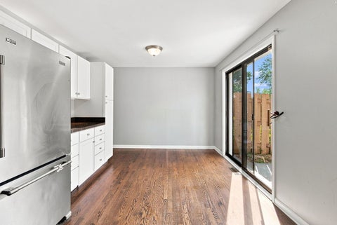 Tiny photo for 207 Linn Court #B, North Aurora, IL 60542 (MLS # 12739462)