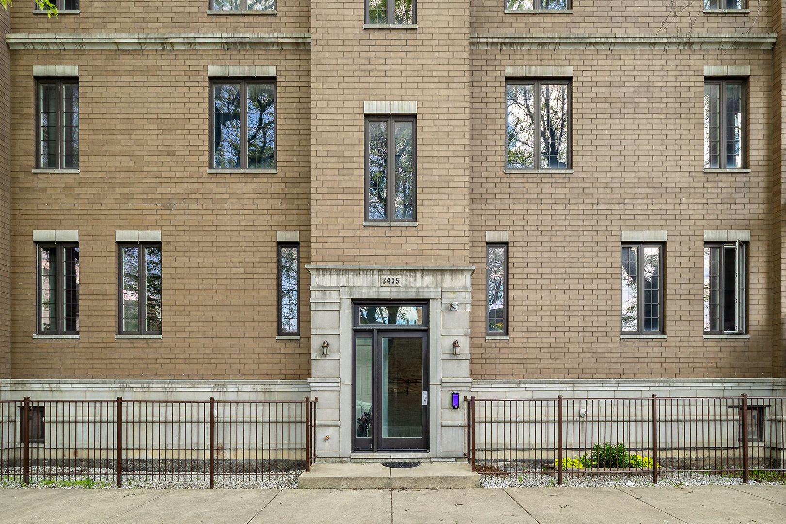 3435 W Belmont Avenue 1S