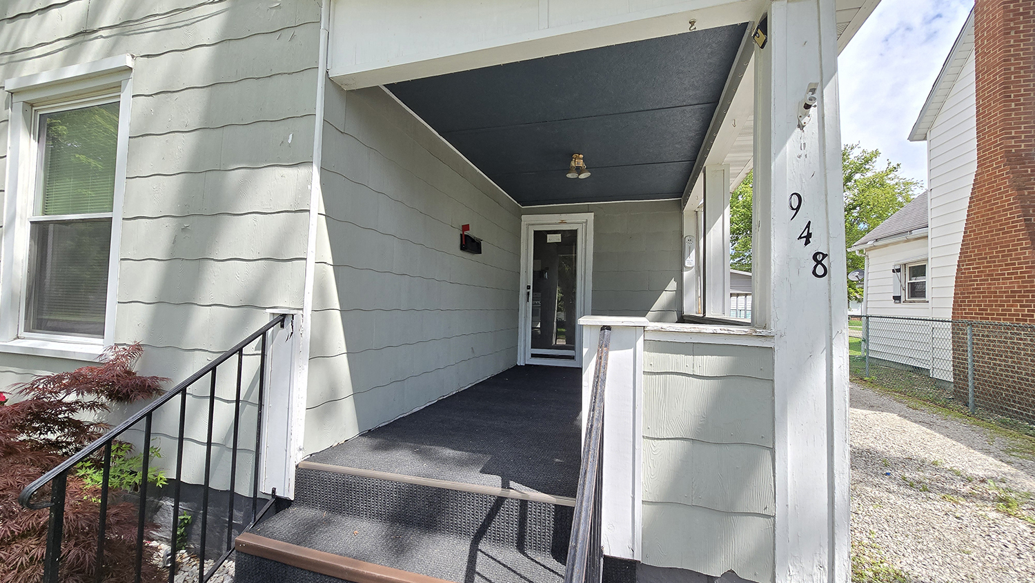 948 E Broadway