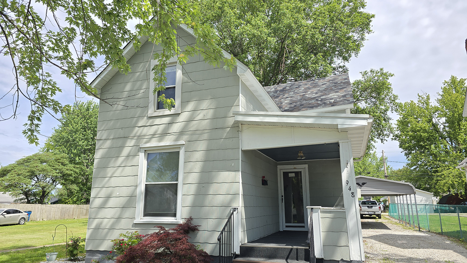 948 E Broadway