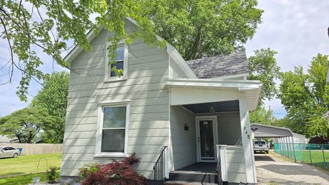 Tiny photo for 948 E Broadway, Centralia, IL 62801 (MLS # 12644227)