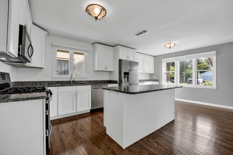 Tiny photo for 376 N WEST Avenue, Elmhurst, IL 60126 (MLS # 12777788)