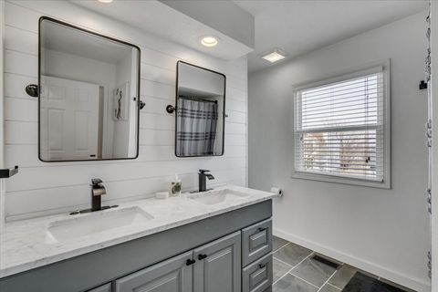 Tiny photo for 729 W 59th Street, Davenport, IA 52806 (MLS # 12600258)