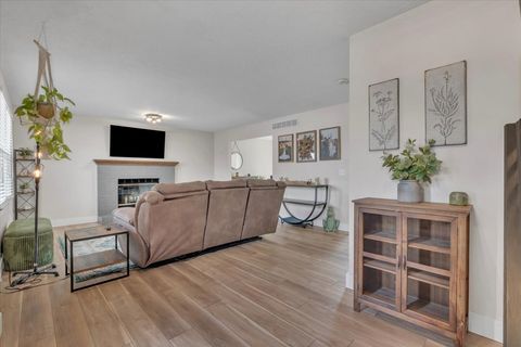 Tiny photo for 729 W 59th Street, Davenport, IA 52806 (MLS # 12600258)