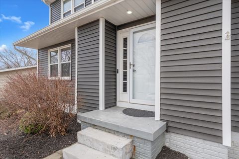 Tiny photo for 729 W 59th Street, Davenport, IA 52806 (MLS # 12600258)