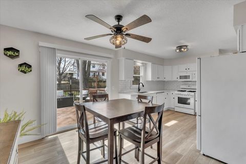 Tiny photo for 729 W 59th Street, Davenport, IA 52806 (MLS # 12600258)