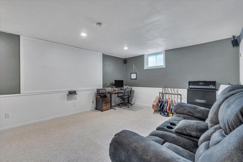 Tiny photo for 729 W 59th Street, Davenport, IA 52806 (MLS # 12600258)