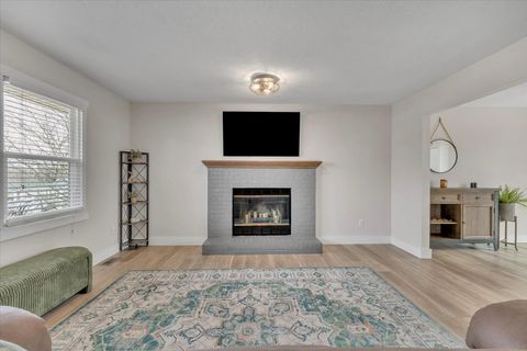 Tiny photo for 729 W 59th Street, Davenport, IA 52806 (MLS # 12600258)