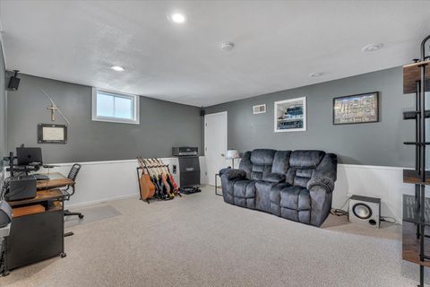 Tiny photo for 729 W 59th Street, Davenport, IA 52806 (MLS # 12600258)