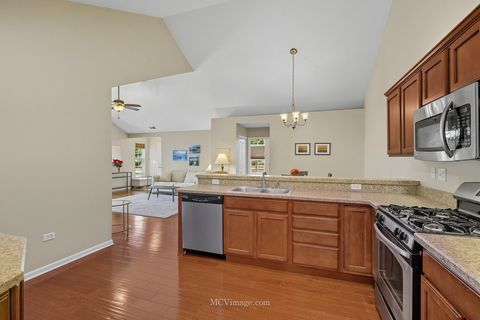 Tiny photo for 23924 W Dayfield Drive #23B, Plainfield, IL 60586 (MLS # 12470291)