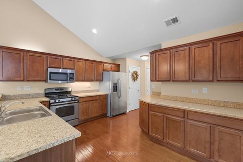 Tiny photo for 23924 W Dayfield Drive #23B, Plainfield, IL 60586 (MLS # 12470291)