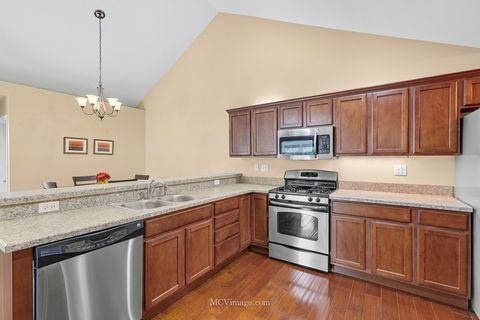 Tiny photo for 23924 W Dayfield Drive #23B, Plainfield, IL 60586 (MLS # 12470291)