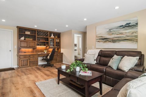 Tiny photo for 331 S Rammer Avenue, Arlington Heights, IL 60004 (MLS # 12570711)