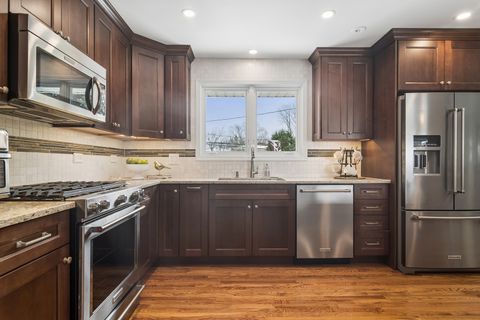 Tiny photo for 331 S Rammer Avenue, Arlington Heights, IL 60004 (MLS # 12570711)